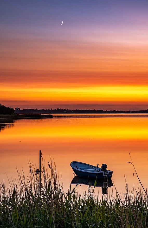 Lille båd i nymåne